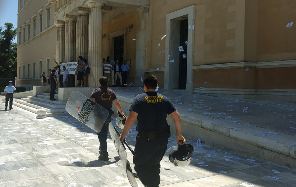 Οργή στην ΕΛ.ΑΣ. για την απόφαση Ν.Βούτση και Ν.Τόσκα να αφεθούν ελεύθερα τα μέλη του «Ρουβίκωνα»