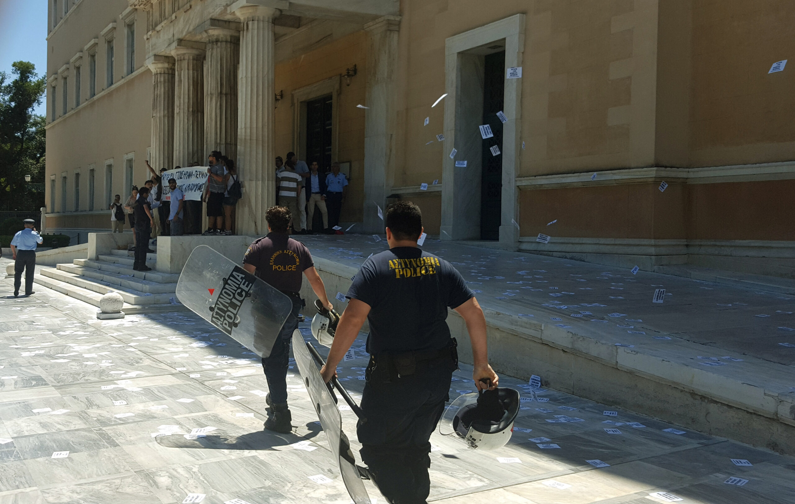 Οργή στην ΕΛ.ΑΣ. για την απόφαση Ν.Βούτση και Ν.Τόσκα να αφεθούν ελεύθερα τα μέλη του «Ρουβίκωνα»