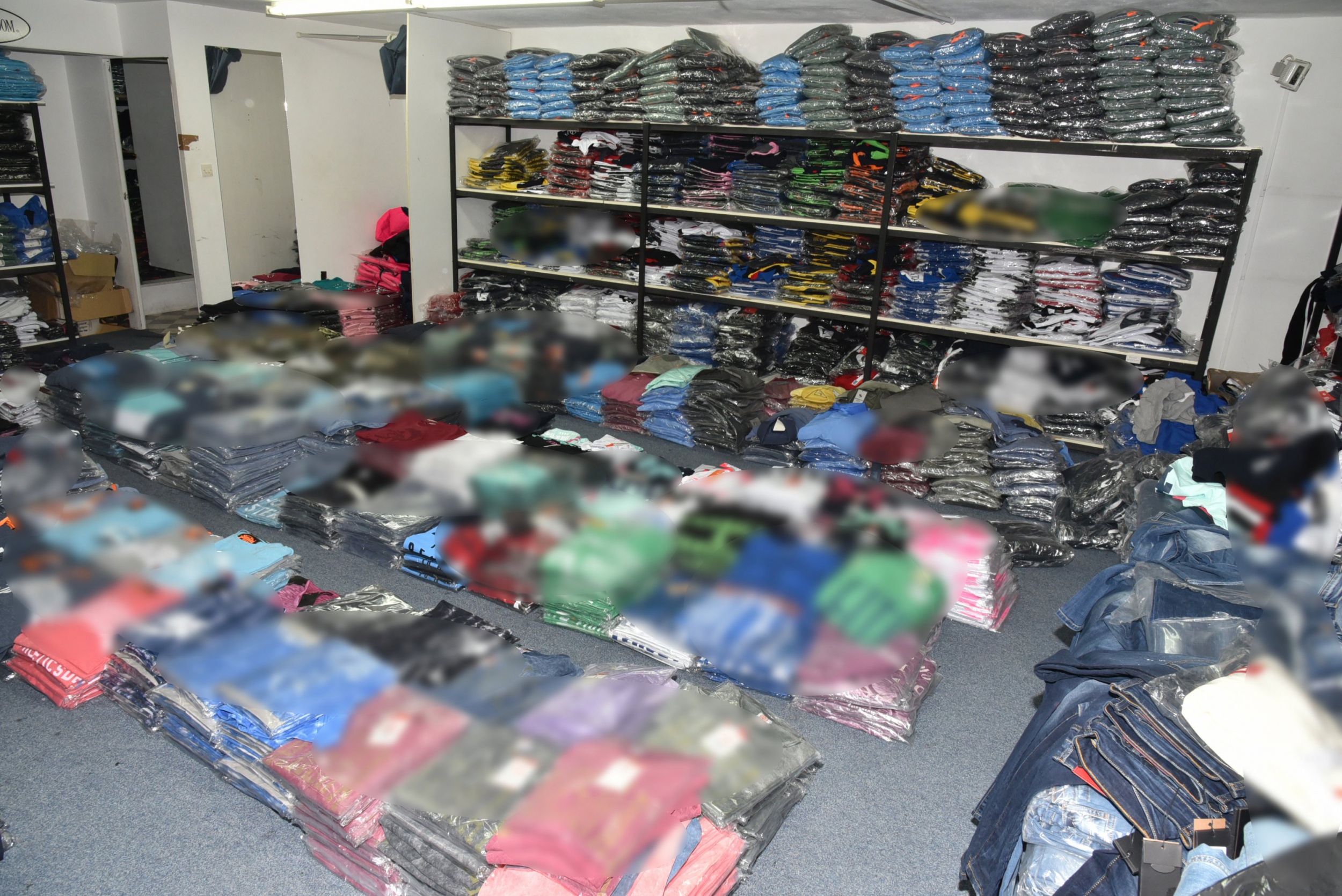 Ρόδος: Χιλιάδες είδη «μαϊμού» μέσα σε αποθήκη