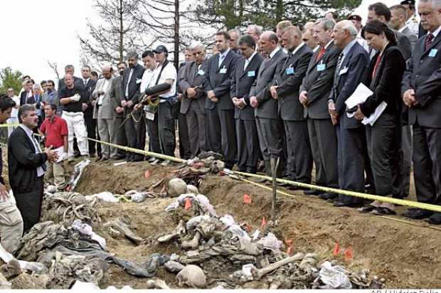 Όταν οι Αλβανοί του Κοσόβου, σκότωναν, βίαζαν, ακρωτηρίαζαν τους Σέρβους και η Δύση έκανε πως δεν έβλεπε (vid, εικόνες)