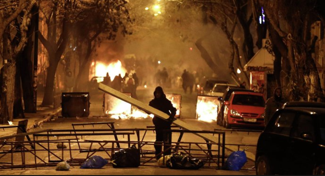 Εξάρχεια: Επίθεση με μολότοφ τα ξημερώματα