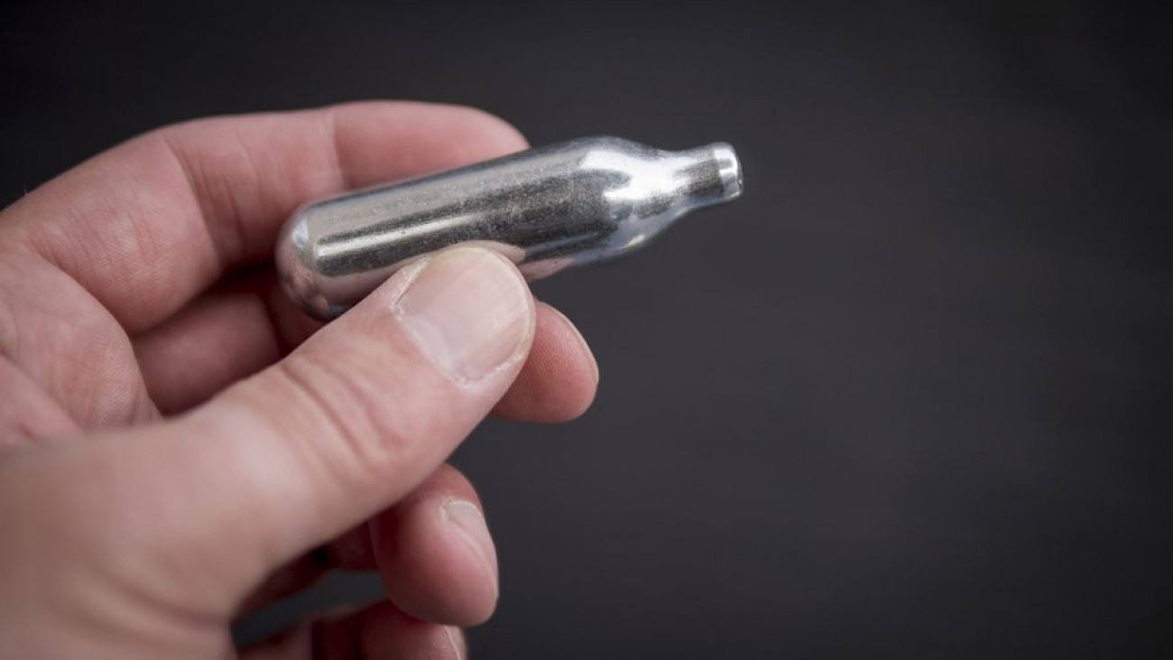 Ζάκυνθος: Τέσσερις ακόμα συλλήψεις για «αέριο του γέλιου» στο Λαγανά