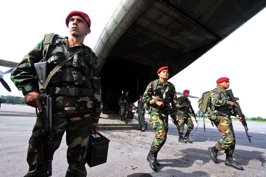 Βενεζουέλα: Ένοπλοι στη Βαλένσια κηρύσσουν εξέγερση- Ανταρσία στρατιωτικών; (φωτό, βίντεο)