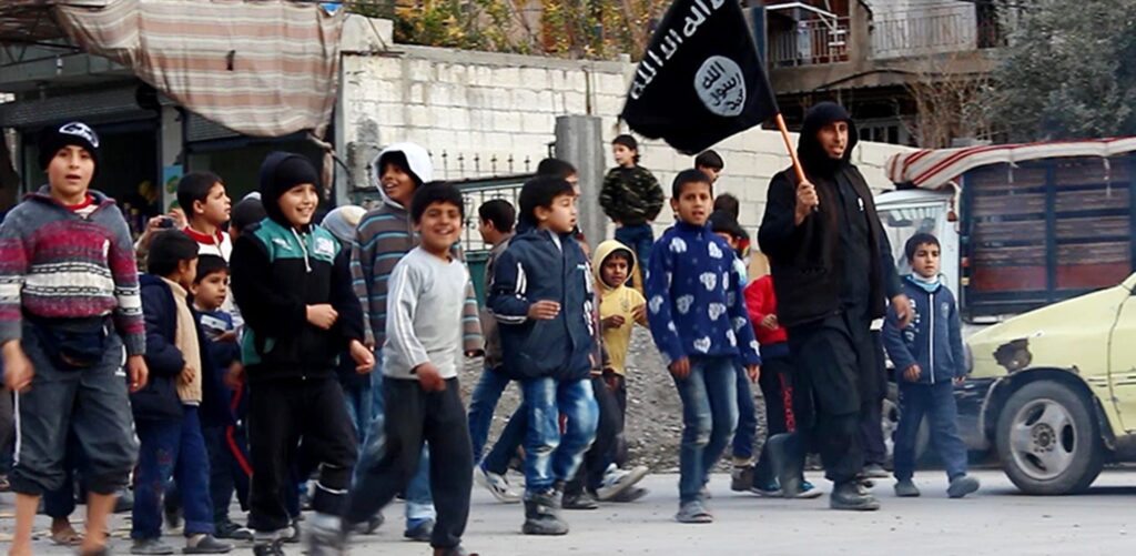 Ταλ Αφάρ: Νεαρός μαχητής του ISIS σκότωσε τον οπλαρχηγό του- Τον έπιασε στο κρεβάτι με τη… μητέρα του