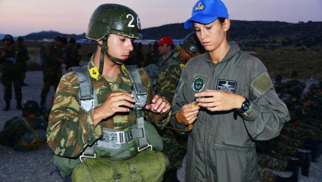 ΓΕΣ: Εκπαίδευση Ευελπίδων και Σπουδαστών ΣΜΥ στην Σχολή Αλεξιπτωτιστών (φωτό)