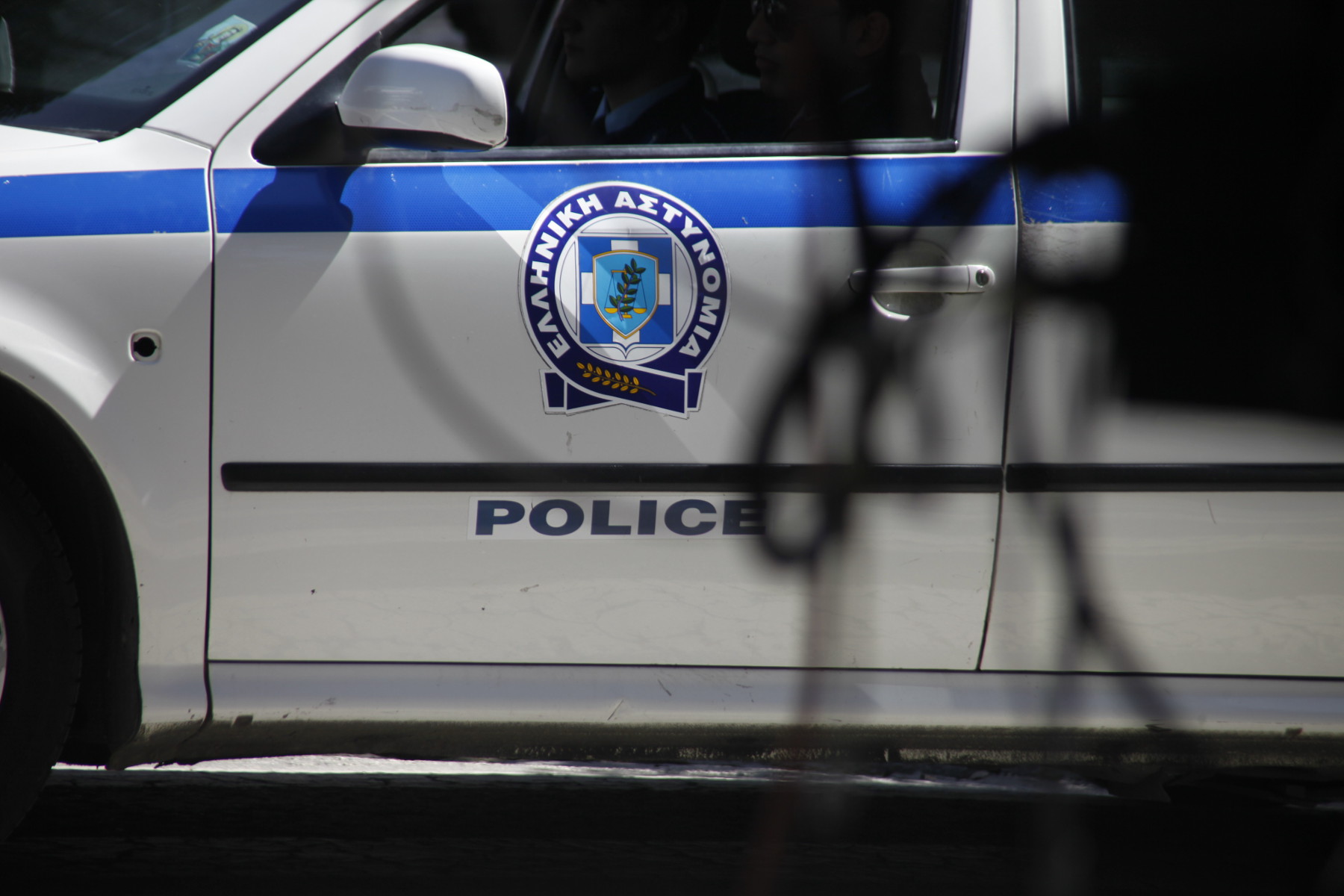 Αίσιο τέλος είχε η ομηρία στο αστυνομικό τμήμα Γαλατσίου- Ένας Νιγηριανός απειλούσε να σκοτώσει το παιδί του (φωτό)