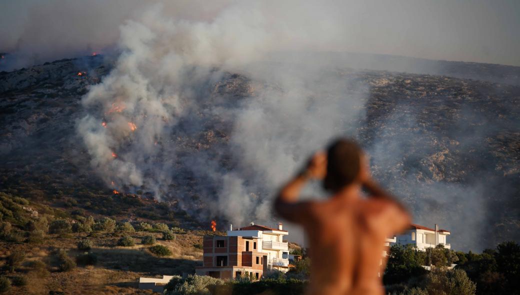 «Συντονισμό» πίσω από τους εμπρησμούς βλέπουν στο υπουργείο Προστασίας του Πολίτη