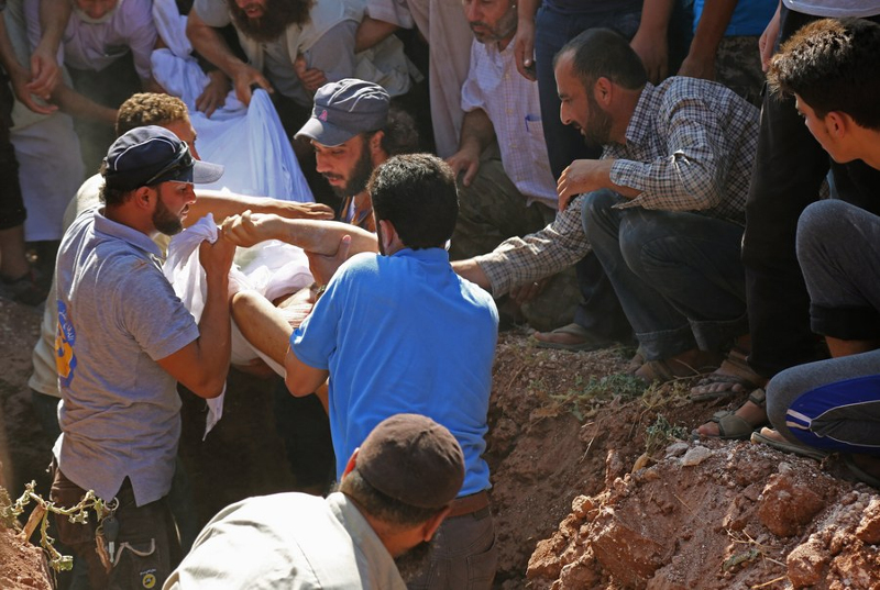 Συρία: Εν ψυχρώ εκτέλεση διασωστών των White Helmets – Νεκρός ένας από τους διασώστες που πήρε Νόμπελ (φωτό, βίντεο)