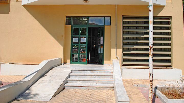 Παραβίαση του Πνευματικού Κέντρου δήμου Φιλαδέλφειας και κλοπή του ηχητικού εξοπλισμού