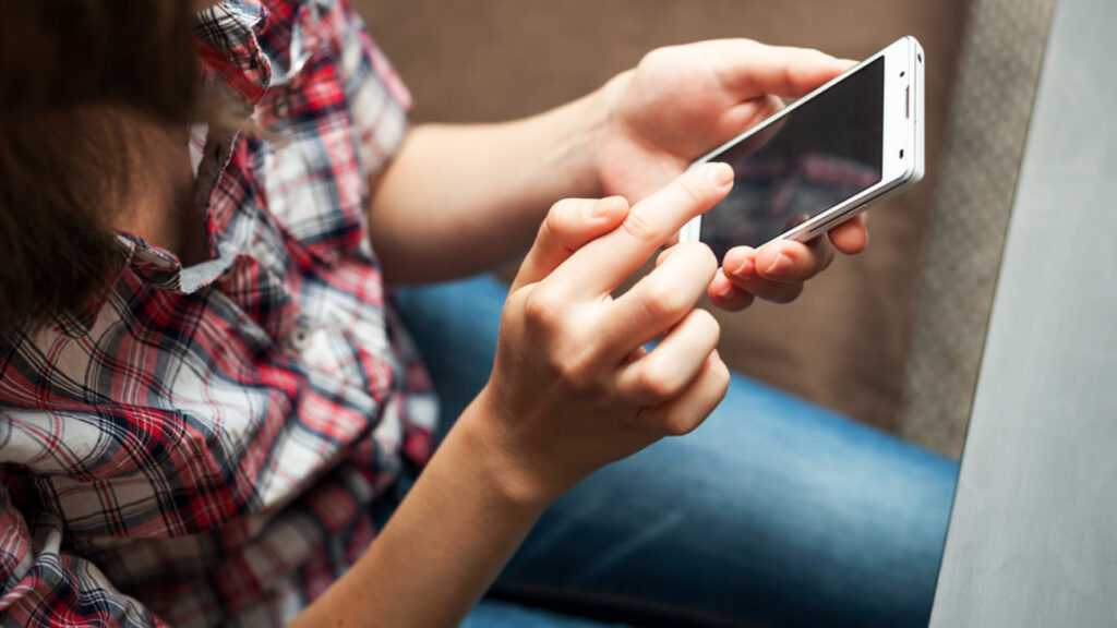 Βίντεο: Νέα μέθοδος για να κλέψουν το κινητό σου!