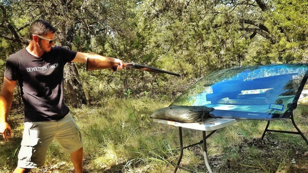 Βίντεο: Δίκαννο εναντίον… του παρμπρίζ μίας Lamborghini