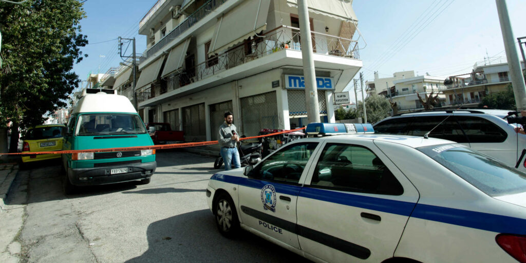 Συγκλονίζει το έγκλημα στο Περιστέρι: Τον βρήκε νεκρό η αδερφή του μέσα σε μια «λίμνη αίματος»
