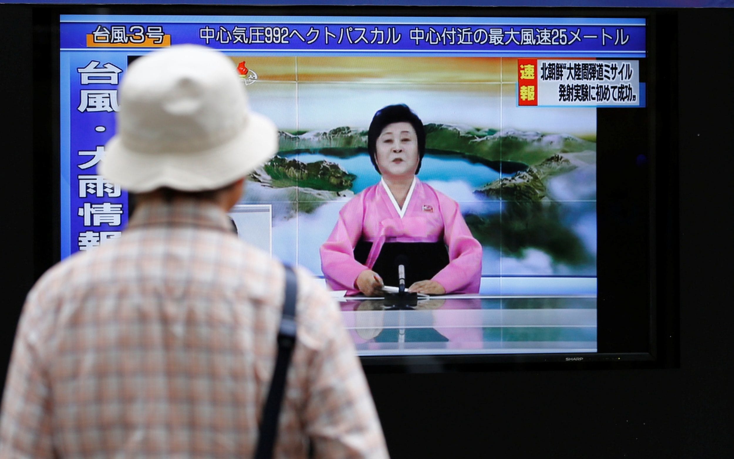 «Έσπασε» το διαδίκτυο η «εθνική παρουσιάστρια» της Βορείου Κορέας – Ποια είναι; (φωτό, βίντεο)