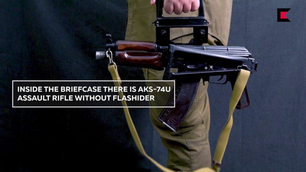 Βίντεο: Αυτός είναι ο επιχειρησιακός «χαρτοφύλακας – καλάσνικοφ» της KGB