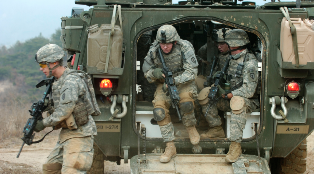 Βίντεο: Στρατιώτες των ΗΠΑ προσπαθούν να εκτελέσουν απλές ασκήσεις υπό την επήρεια της ναρκωτικής ουσίας