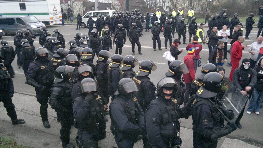 Σλοβενία: Εκτεταμένες ταραχές από οπαδούς της Μάριμπορ και Πολωνούς «χούλιγκανς» (βίντεο)