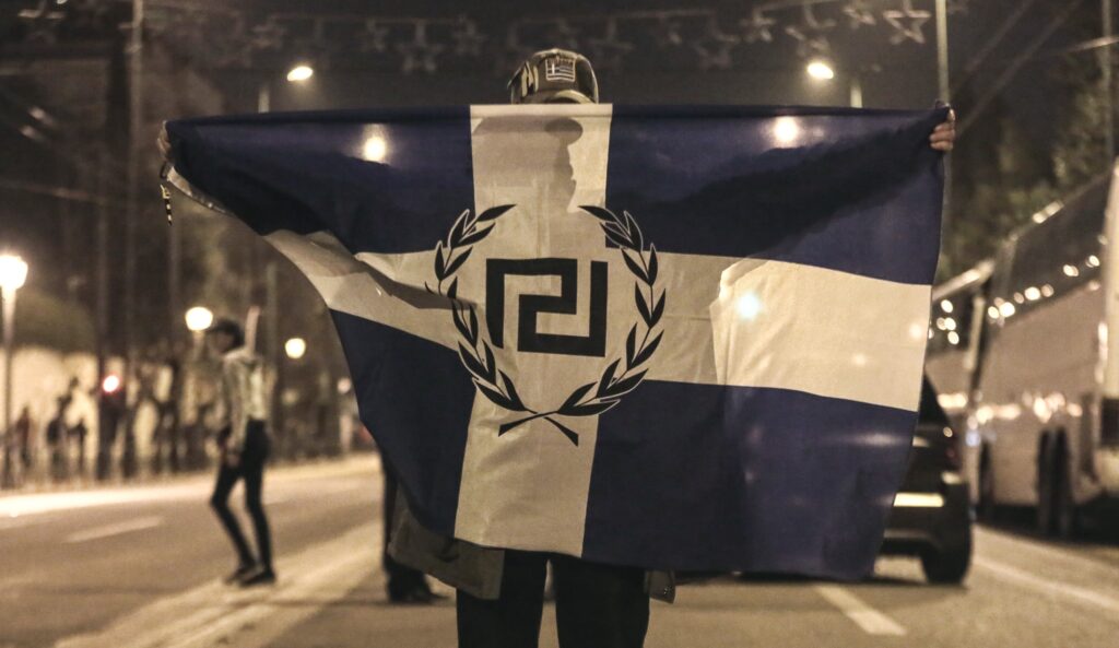 Νέα επίθεση κρανοφόρων με σφυριά στα γραφεία του Λαϊκού Συνδέσμου στο Πέραμα- Ήρθαν κι έφυγαν ανενόχλητοι με λεωφορείο