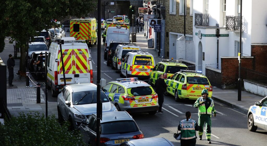 Λονδίνο: Μαρτυρίες από την έκρηξη βόμβας στο μετρό- «Πατούσε ο ένας πάνω από τον άλλον» (φωτό, βίντεο)