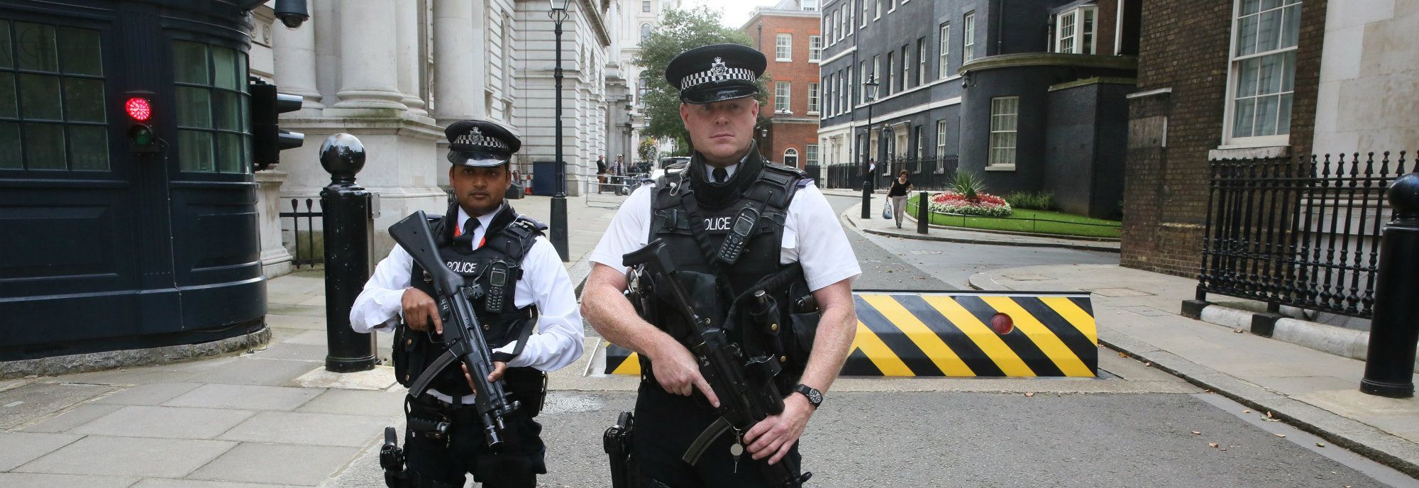 Σύλληψη ύποπτου άνδρα στο Μπέρμινχαμ – Ήταν ντυμένος στα μαύρα και κρατούσε μαχαίρι (βίντεο)