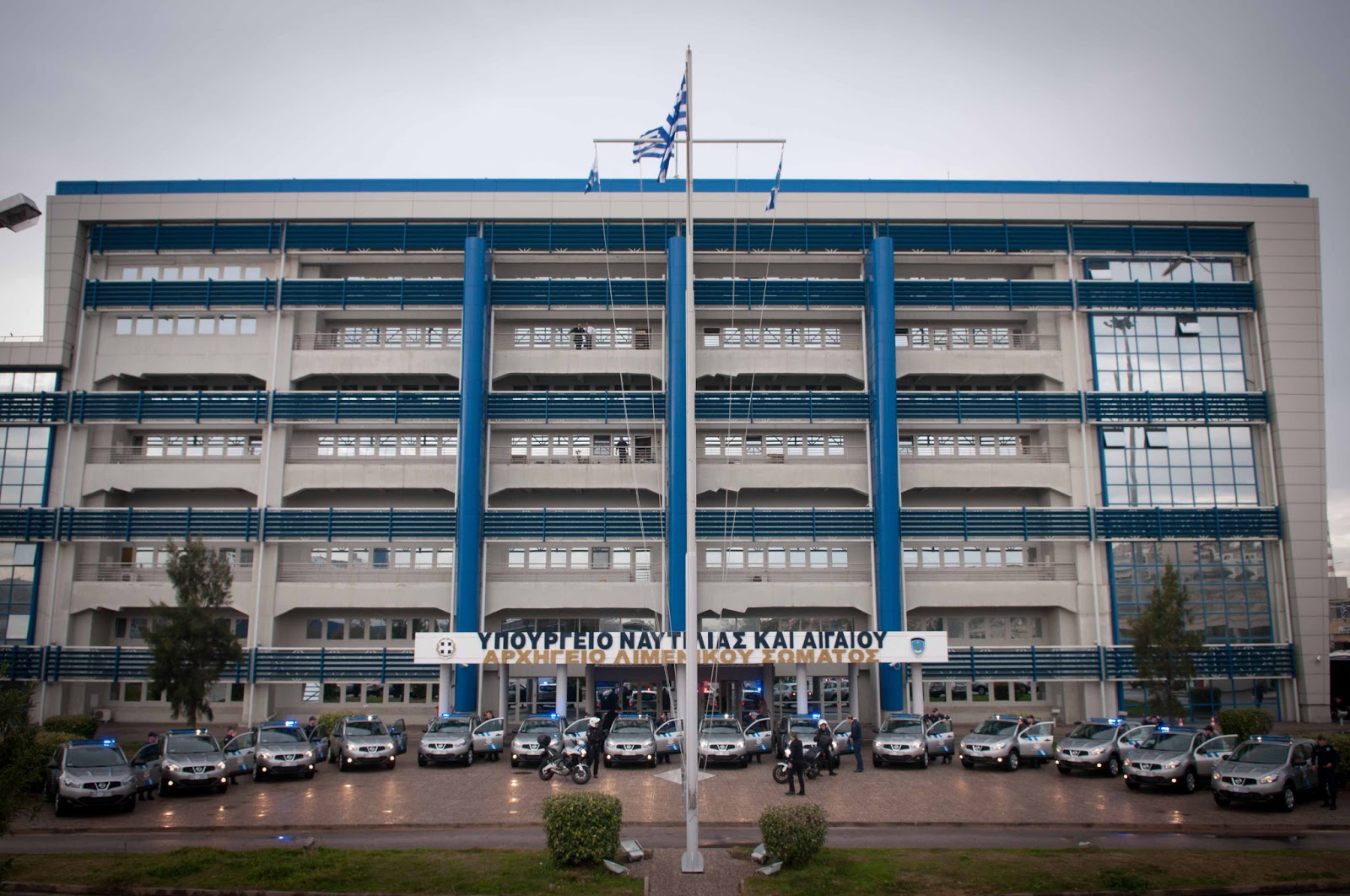 Βίντεο: Η «έφοδος» του Ρουβίκωνα στο υπουργείο Ναυτιλίας