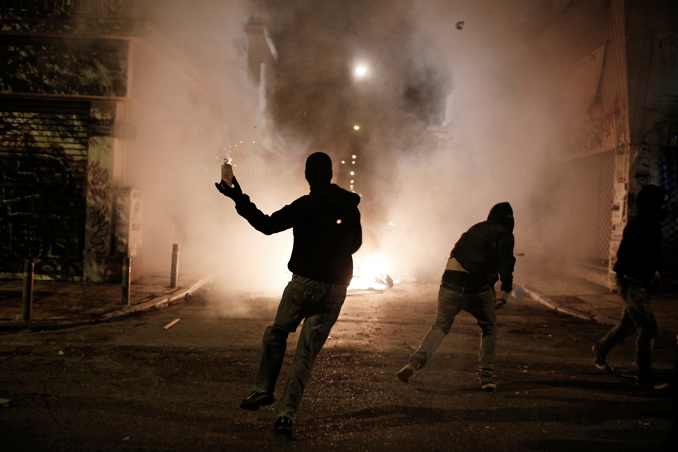 Εξάρχεια: Ελεύθεροι οι 7 προσαχθέντες για επίθεση με μολότοφ