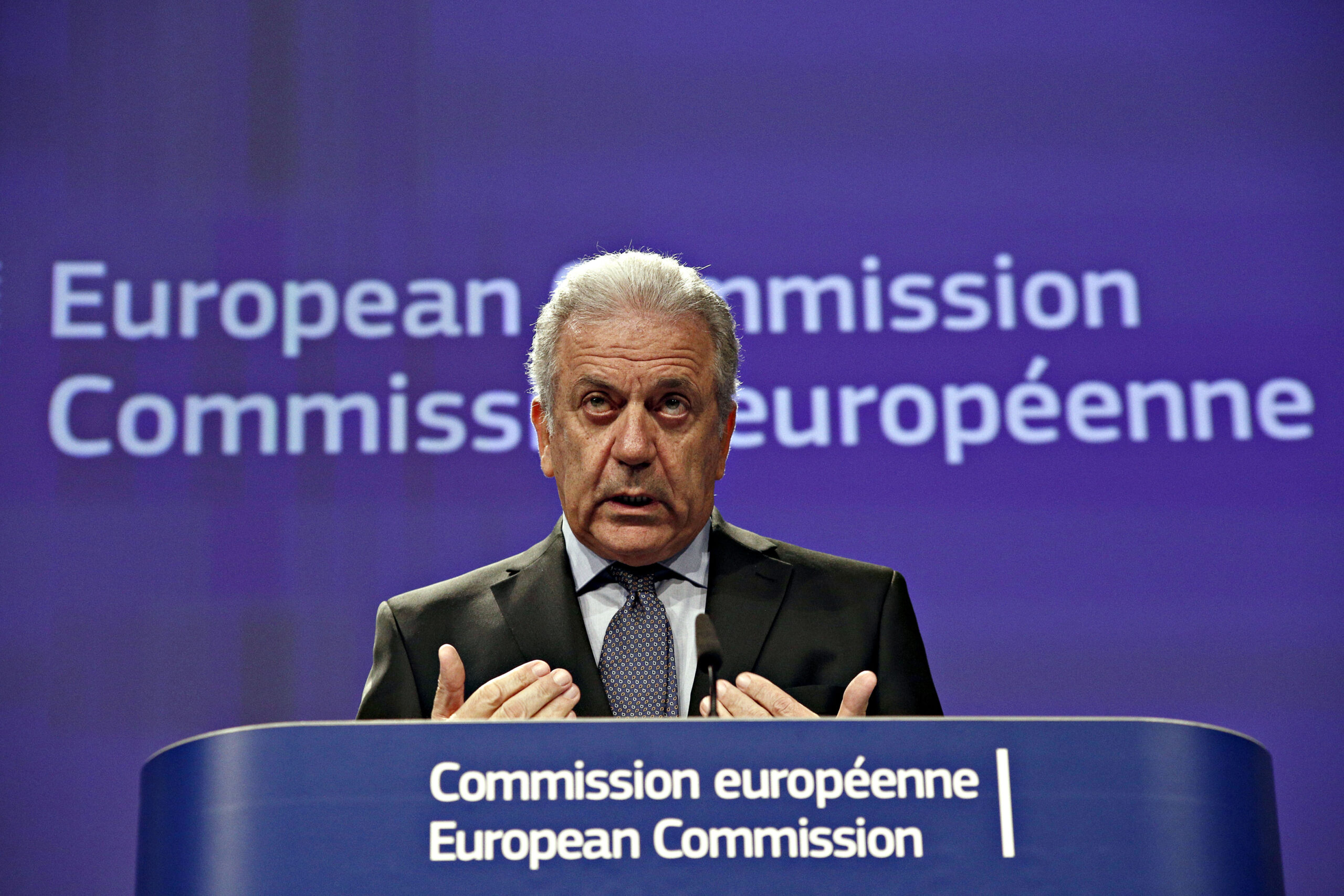 Δ. Αβραμόπουλος: «Πρόγραμμα επανεγκαταστάσεων για 50.000 πρόσφυγες και τροποποίηση του Κώδικα Συνόρων Σένγκεν»