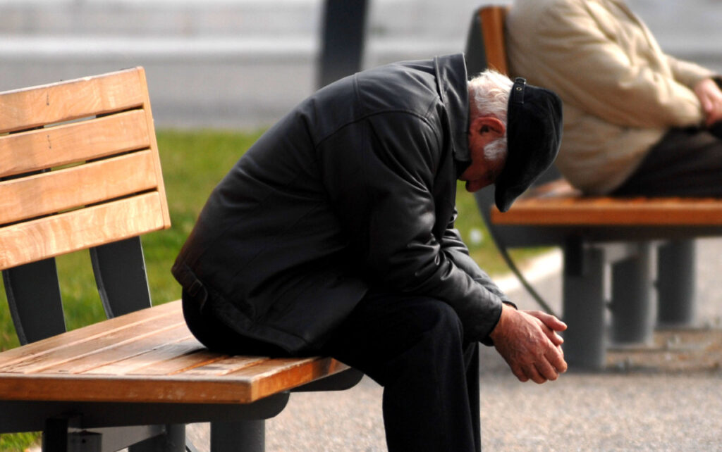 «Ξάφρισαν» ηλικιωμένο που μόλις είχε πάρει τη σύνταξή του (βίντεο)