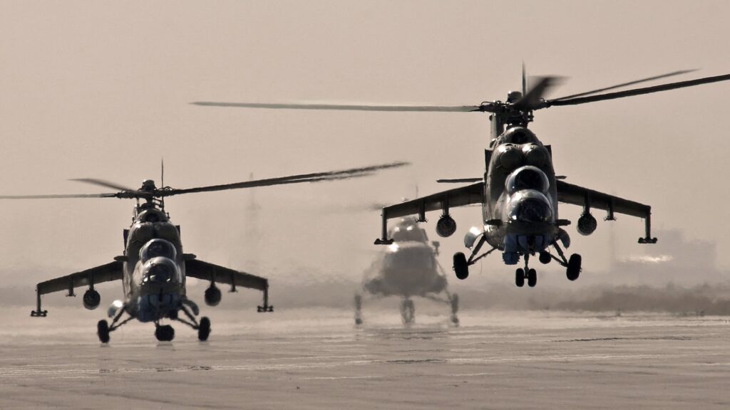 Ένα ιρακινό Mi35 «θερίζει» κονβόι ισλαμιστών βίντεο)