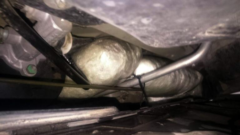 Άρτα: Τρεις συλλήψεις για τεράστια ποσότητα χασίς – Έρευνες για τον εντοπισμό γυναίκας που διαφεύγει