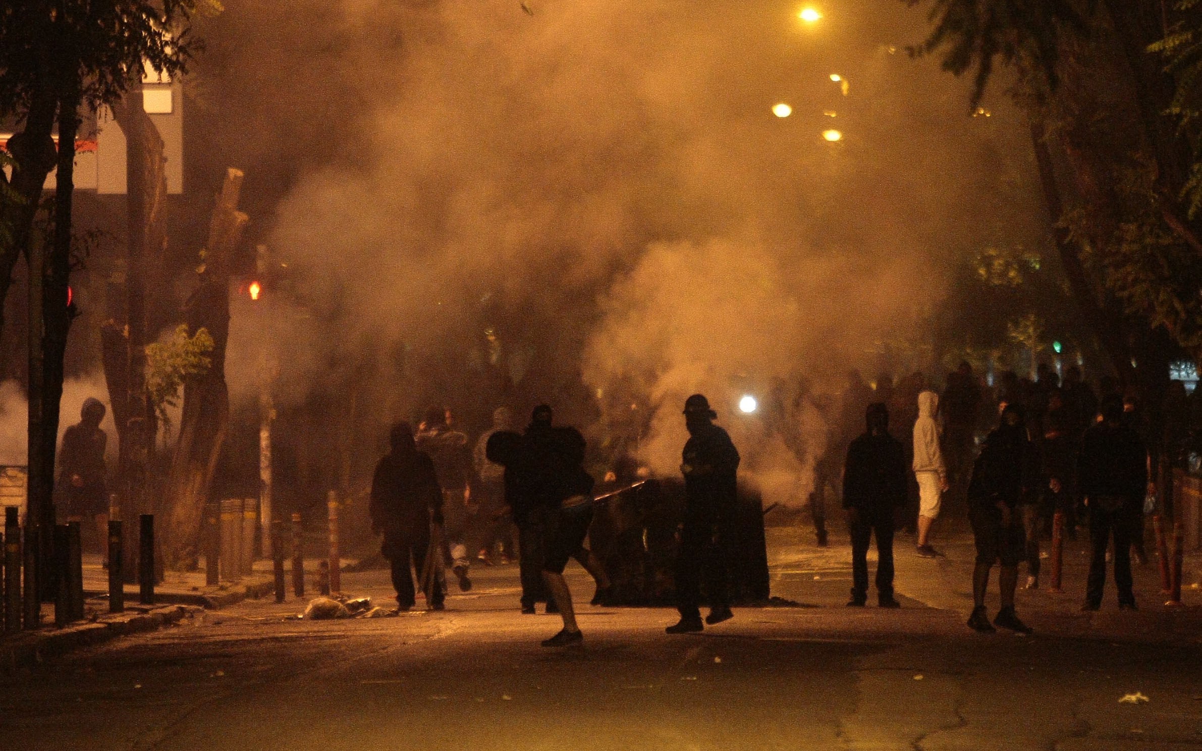 Επίθεση αναρχικών κατά αστυνομικών στα Εξάρχεια