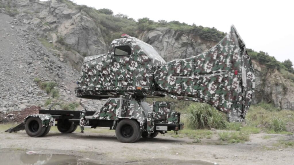 Lion King: Η πιο ισχυρή σειρήνα αεροπορικών επιδρομών στον κόσμο (βίντεο)