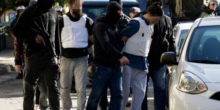 Ετοίμαζε τρομοκρατικό χτύπημα ο 29χρονος: Κατασχέθηκαν από το διαμέρισμα εκρηκτικοί μηχανισμοί και όπλα!