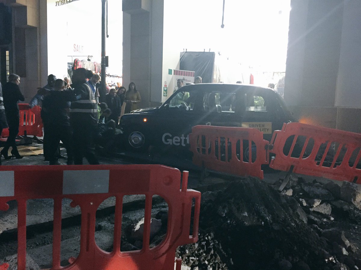 Βρετανία: Ταξί έπεσε πάνω σε πλήθος στο Κόβεντ Γκάρντεν του Λονδίνου (φωτό, βίντεο)