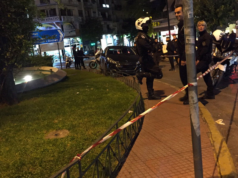 Την σύνδεση των πυροβολισμών στο Παγκράτι με τον κόσμο της νύχτας ερευνά η ΕΛ. ΑΣ. – 2 τραυματίες (φωτό, βίντεο)