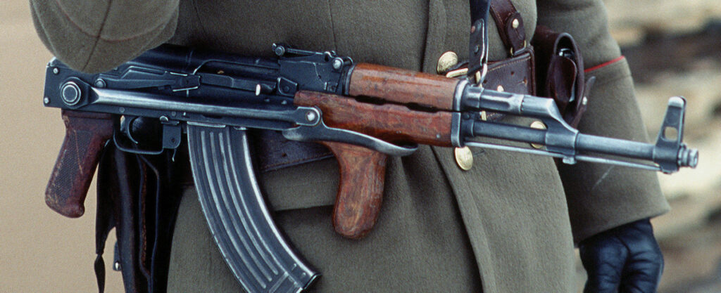 Η «Επαναστατική Αυτοάμυνα» έστειλε προκήρυξη για την επίθεση με ΑΚ-47 στα γραφεία του ΠΑΣΟΚ – Τι λέει