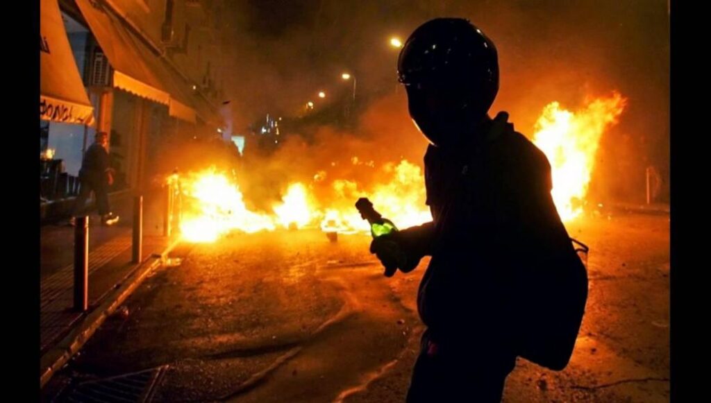 Μόσχα για επεισόδια Πολυτεχνείου: «Εισαγόμενη η αναρχία στην Ελλάδα» – Βλέπουν «ξένο δάκτυλο» στα επεισόδια