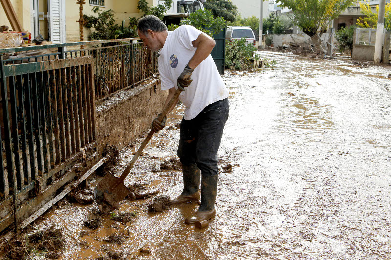 4 συλλήψεις της ΕΛ. ΑΣ. για πλιάτσικο σε Μάνδρα και Ελευσίνα το βράδυ της Κυριακής