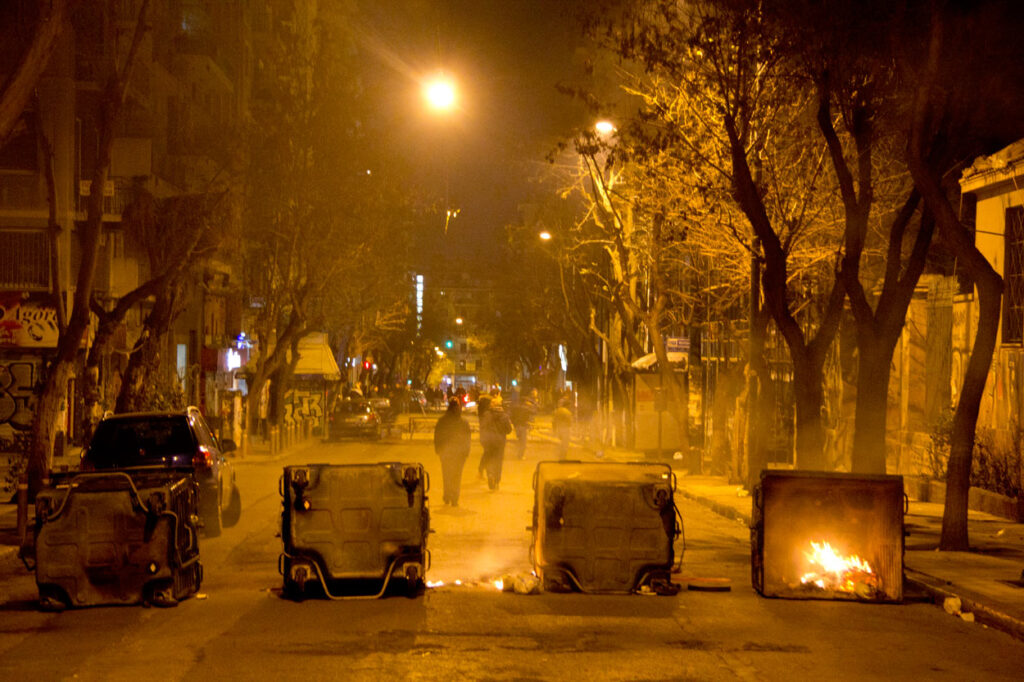 Ελεύθεροι με όρους οι δύο συλληφθέντες των επεισοδίων στα Εξάρχεια