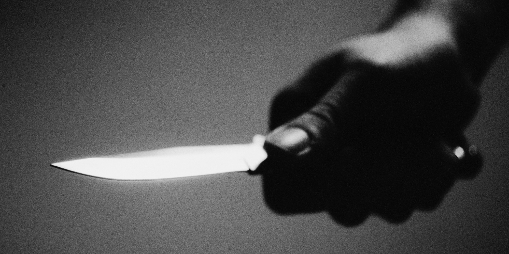 Σοκ στη Γλυφάδα: Μαχαίρωσε και επιχείρησε να «πατήσει» αστυνομικούς για μια κλήση!