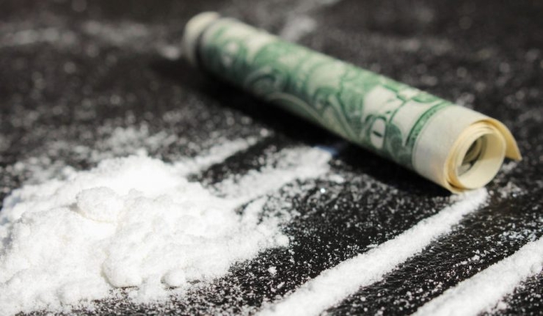 Κινέζικο εστιατόριο στο Κολωνάκι πουλούσε τη «λευκή κυρία» σε παρέες επωνύμων – Οι «καυτοί διάλογοι»