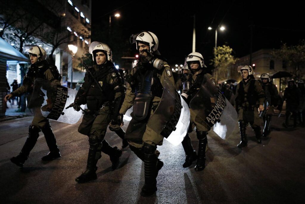 Ξανά αναρχικοί  στο κτίριο της Καλλιδρομίου μετά την εκκένωσή του από την ΕΛ.ΑΣ.