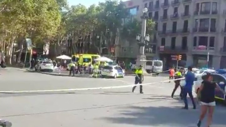 Αναζητείται ο οδηγός που έπεσε με το αυτοκίνητό του πάνω σε πεζούς – Ένας νεκρός και πέντε τραυματίες