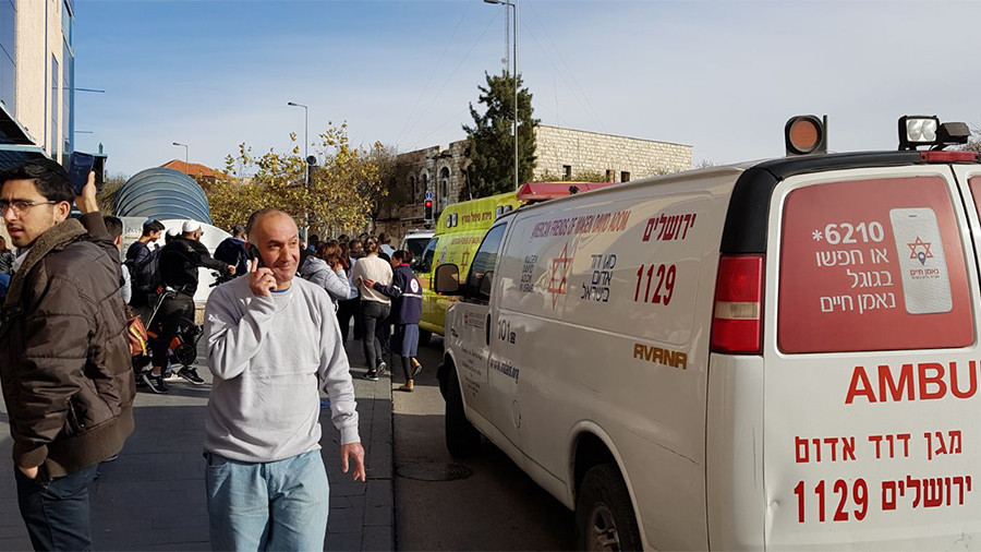 ΕΚΤΑΚΤΟ: Μαχαιρώθηκε Ισραηλινός φρουρός στον σταθμό λεωφορείων της Ιερουσαλήμ (βίντεο)