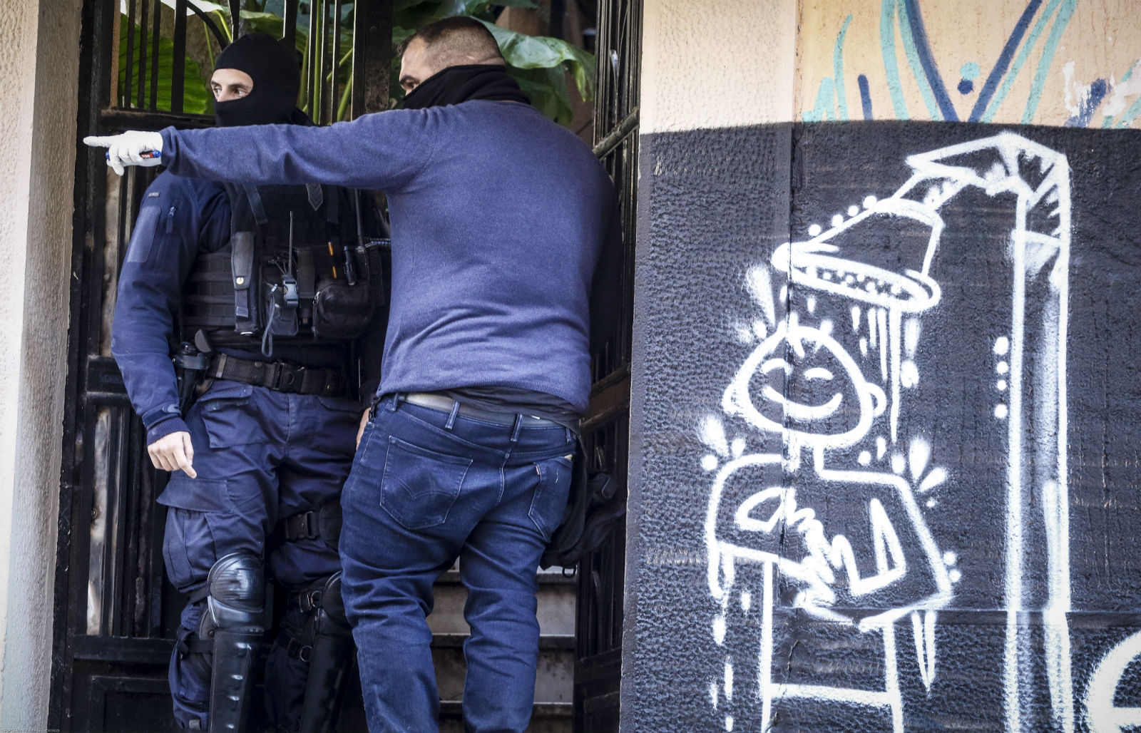 Ξανά στα χέρια των αναρχικών το GARE στα Εξάρχεια – Γεμάτο «πολεμοφόδια»