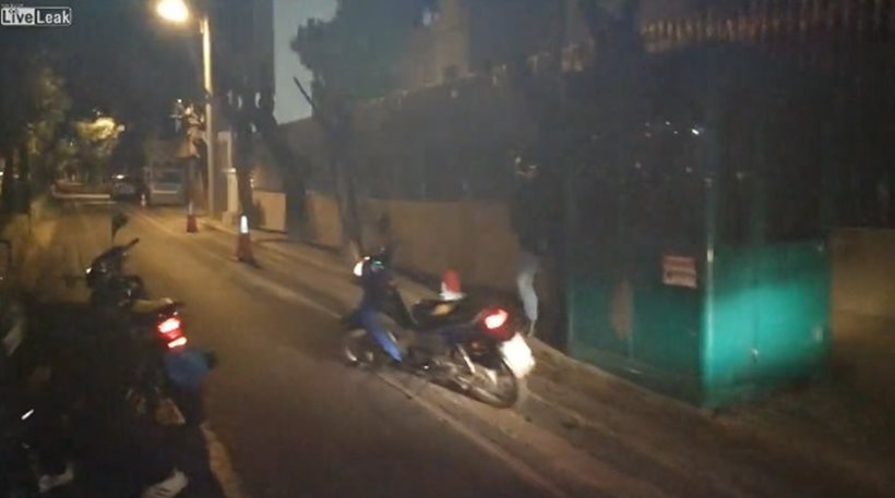 Στην πρεσβεία της Σαουδικής Αραβίας επιτέθηκε ο Ρουβίκωνας (βίντεο)