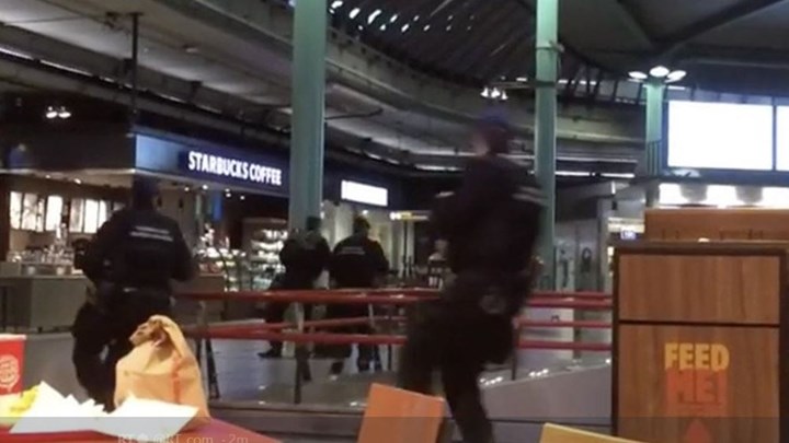 Ντοκουμέντο: Η στιγμή που οι αστυνομικοί πυροβολούν τον ένοπλο στο αεροδρόμιο του Άμστερνταμ (βίντεο)