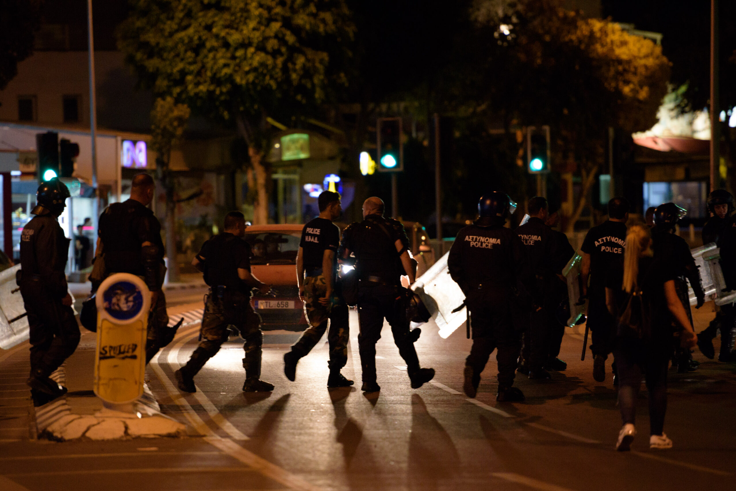 Βριλλήσια: Χούλιγκαν προκάλεσαν ζημιές σε κατάστημα αυτοκινήτων