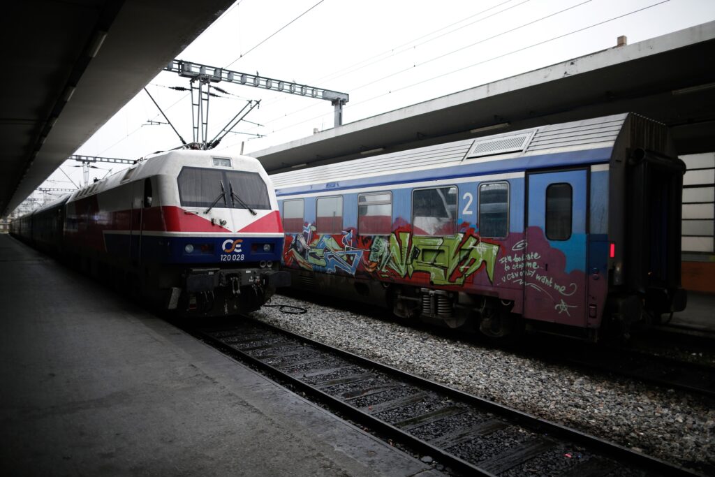 Το είδαμε και αυτό: Υπάλληλοι του ΟΣΕ ανέθεταν απευθείας διαγωνισμούς σε Ρομά!