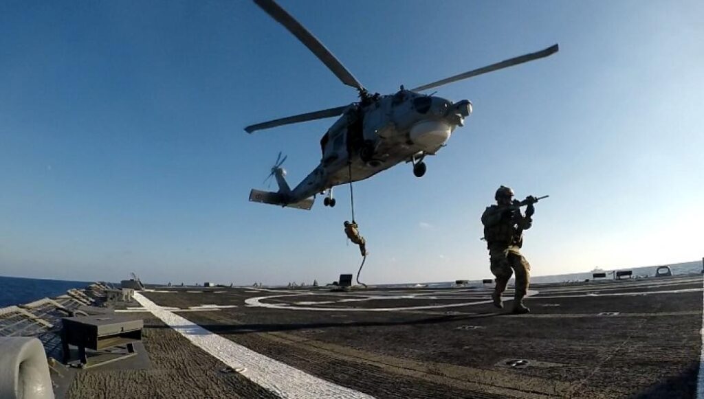 Ένταση στην κυπριακή ΑΟΖ: Η Τουρκία εκτελεί αεροναυτικές ασκήσεις με πυρά και στέλνει πλωτό γεωτρύπανο για έρευνες