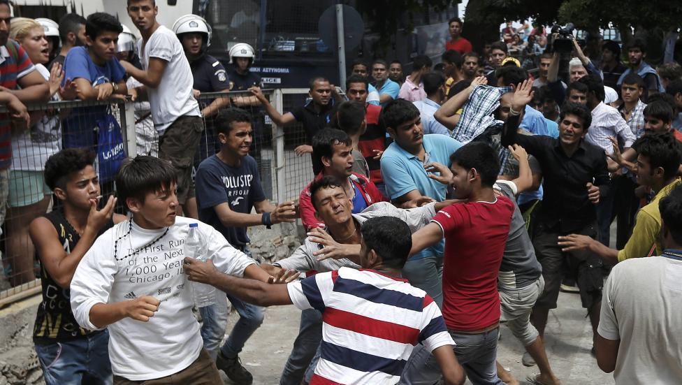 Σοβαρά επεισόδια και εμπρησμοί στην Μόρια της Λέσβου από αλλοδαπούς (βίντεο)